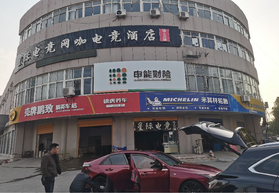 宜黄铝塑板门头